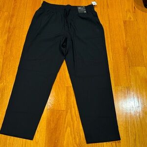 GAP FIT: Ladies Black Runaround Pants . Size medium. New with tags